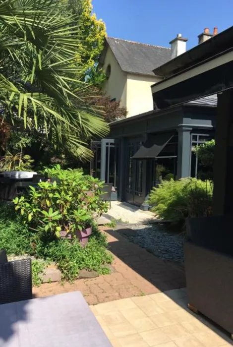 Vu de la façade de la terrasse du restaurant